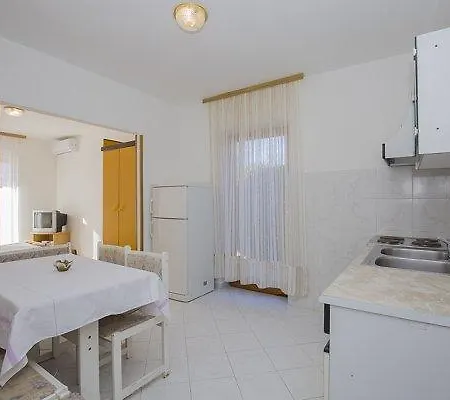 Apartment Josip 828 *