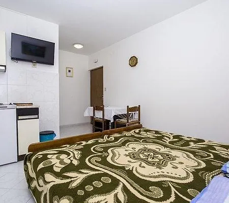 Apartment Josip 828 *